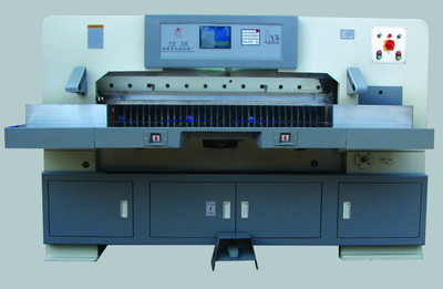 飞马 郑州市印刷机械厂超大型程控切纸机.